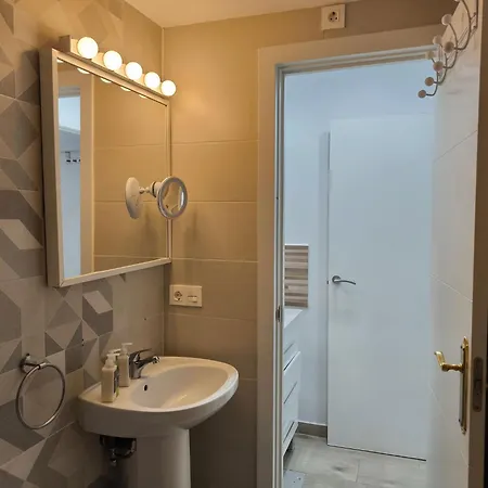 Cozy With Private Terrace And Communal Pool In