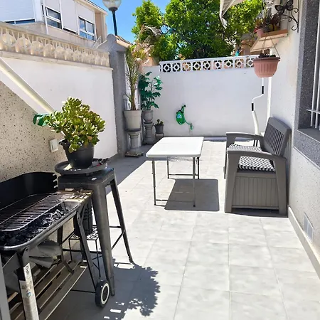 Cozy With Private Terrace And Communal Pool In Сasa de vacaciones