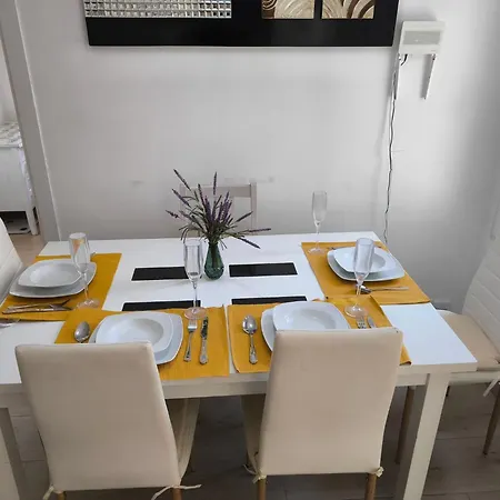 Cozy With Private Terrace And Communal Pool In Сasa de vacaciones Torrevieja