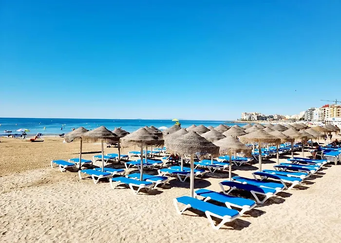 펜션 Cozy With Private Terrace And Communal Pool In 또레비에하