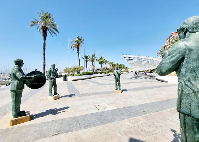 펜션 Cozy With Private Terrace And Communal Pool In 또레비에하