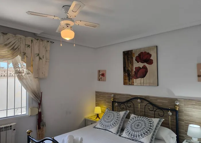 펜션 Cozy With Private Terrace And Communal Pool In *