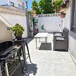 Cozy With Private Terrace And Communal Pool In 펜션