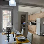 펜션 Cozy With Private Terrace And Communal Pool In