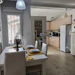 펜션 Cozy With Private Terrace And Communal Pool In 또레비에하