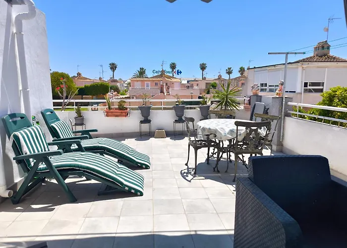 Prázdninový dům Cozy With Private Terrace And Communal Pool In