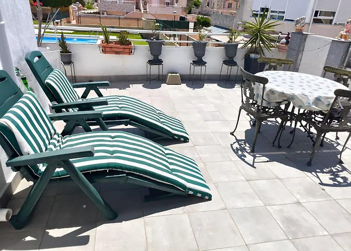 Cozy With Private Terrace And Communal Pool In Torrevieja