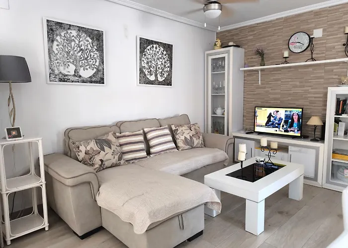 Prázdninový dům Cozy With Private Terrace And Communal Pool In Torrevieja