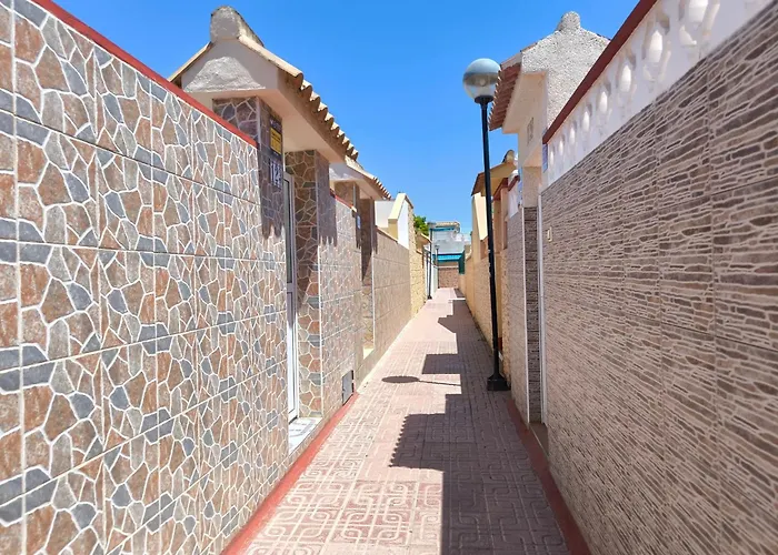 Cozy With Private Terrace And Communal Pool In Prázdninový dům