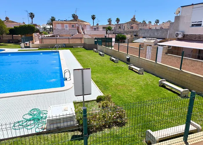 Prázdninový dům Cozy With Private Terrace And Communal Pool In