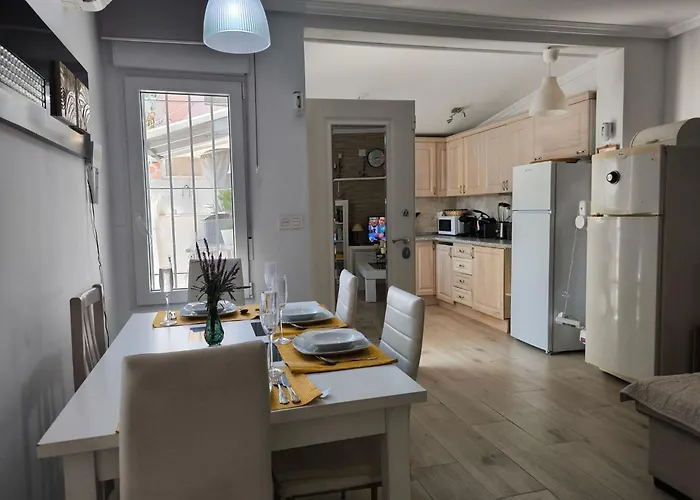 Prázdninový dům Cozy With Private Terrace And Communal Pool In Torrevieja